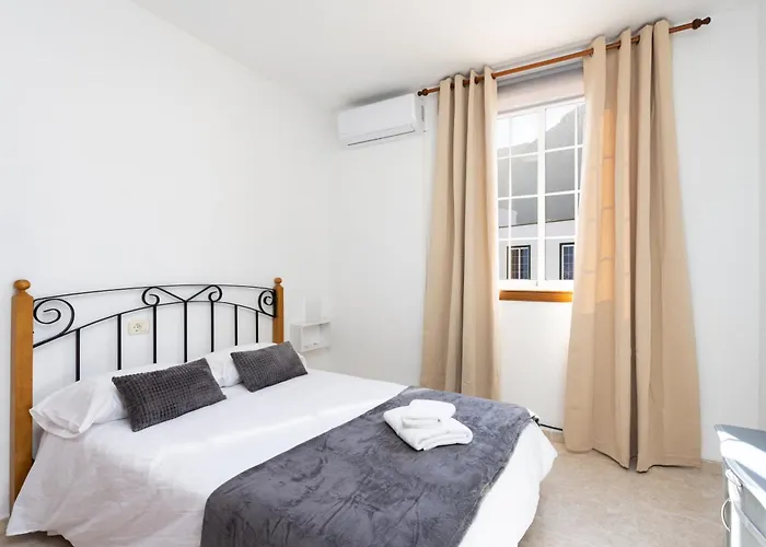 Tenohomes Warm And Comfortable Stay, Silos Holiday home *